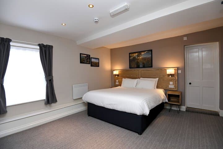 Wheatsheaf Baslow by Marstons Inns Image 3