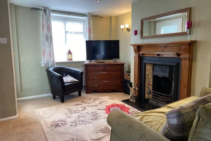 3 Bedroom Cottage Sleeps 5 Village Location Image 8