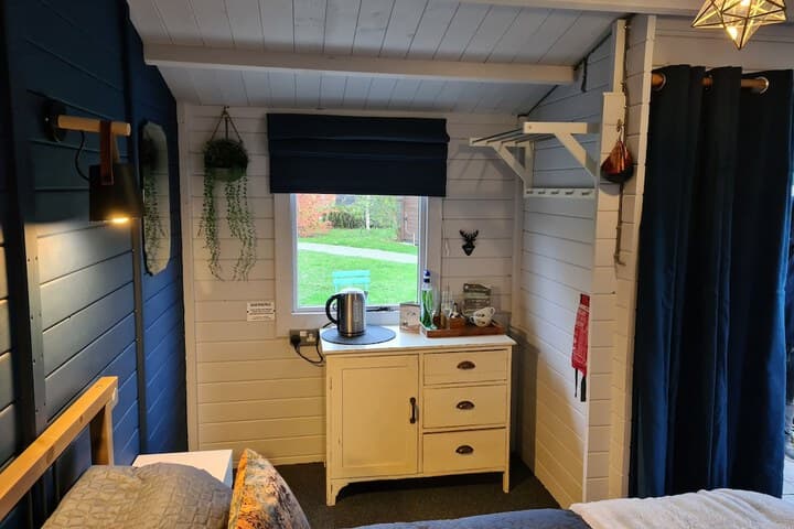 The Little Hide - Adult Only Camping Pods Image 5