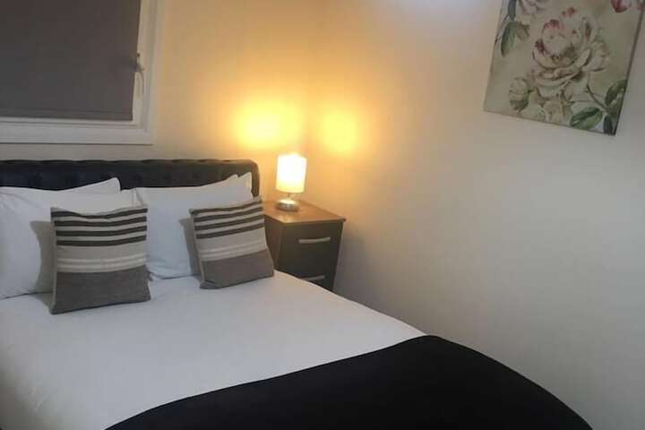 North Crescent Image 8