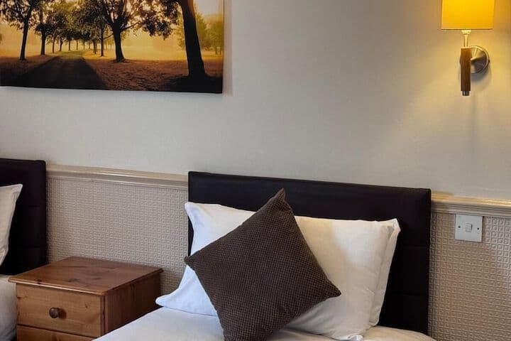 Queens Ground Image 8