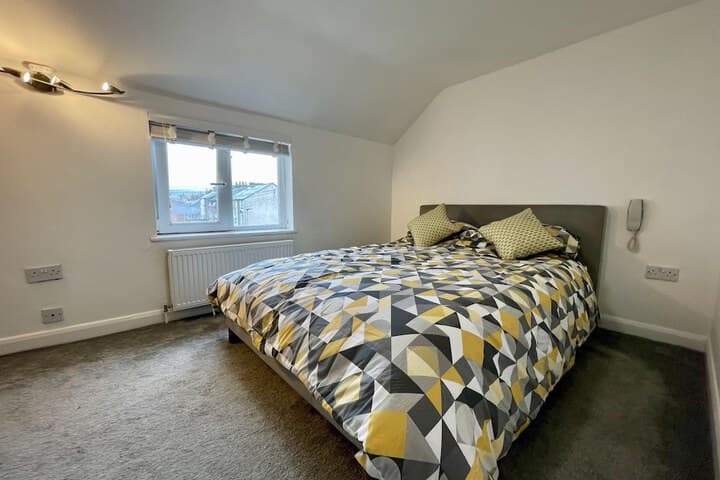 Impeccable 2-bed Apartment in Scarborough Image 1