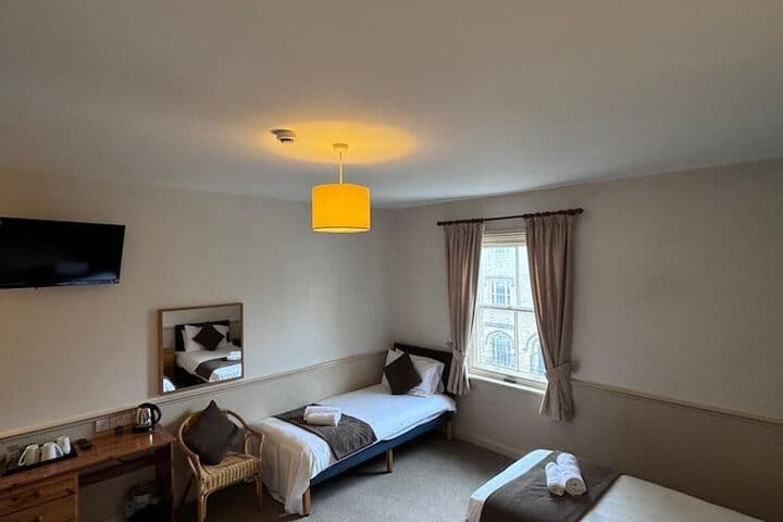 Queens Ground Image 9