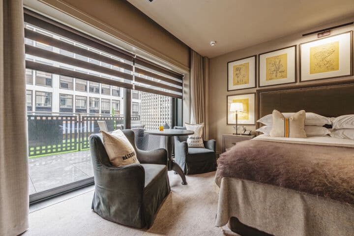 Dakota Leeds Image 9