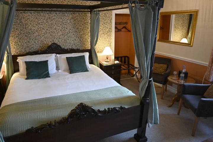 Orchard Club - Newton House Image 4