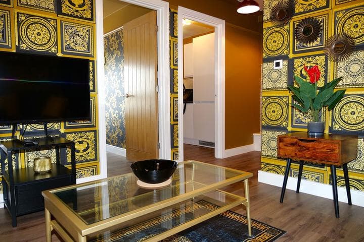 Sexy Luxurious Versace Apartment Near Sheffield Image 12