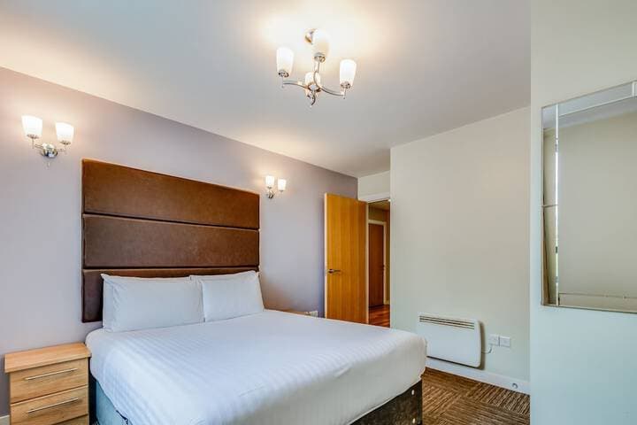 Roomzzz Leeds Headingley Image 12