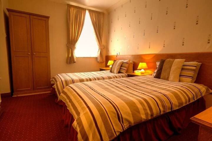 Dickens Bar and Inn Image 9