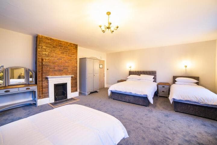 Churchills Hotel Image 5