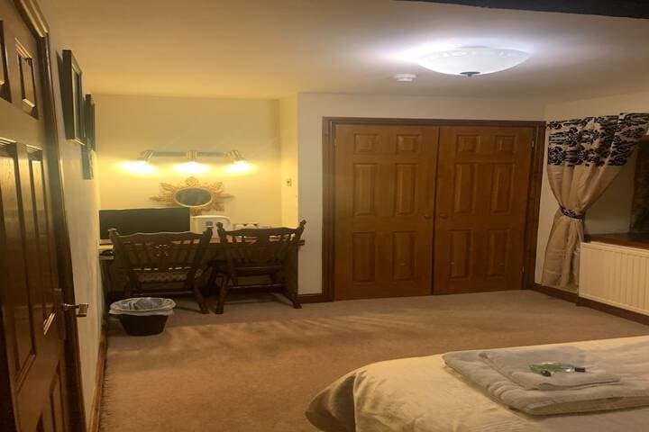 Ye Olde Mustard Pot Image 10