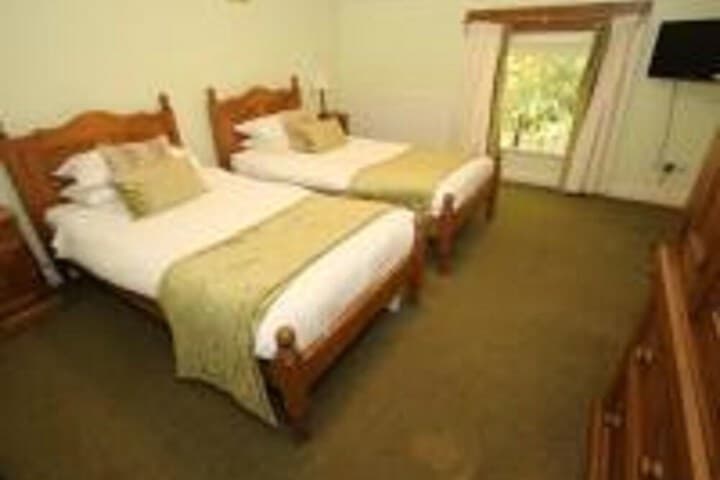 Ladybower Inn Image 11