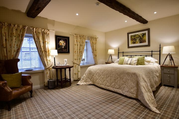 The Moon Inn at Stoney Middleton Image 1