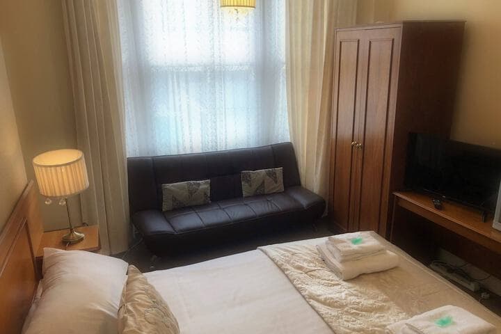 Rivelyn Hotel Bar &  Restaurant Image 8