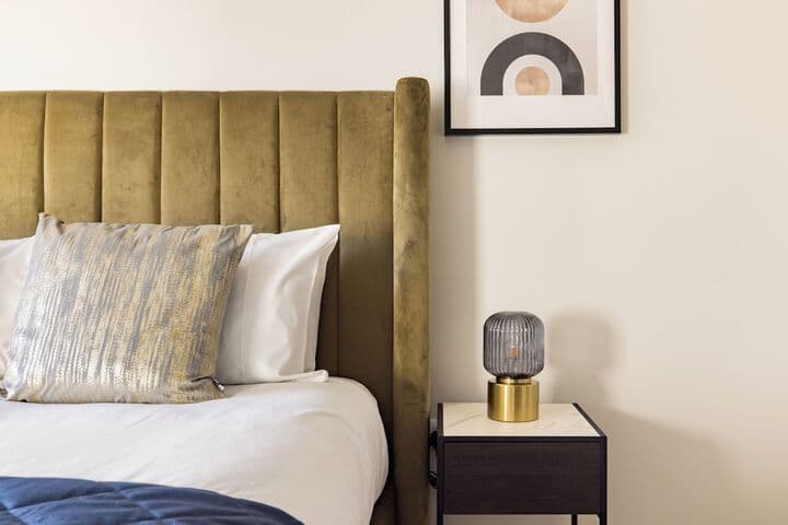 Leeds Centre by Charles Hope Image 4