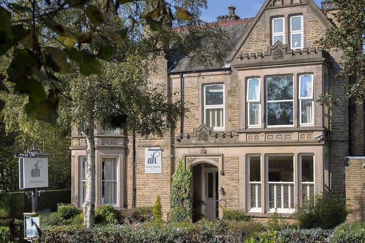 Ascot House Hotel Image 1