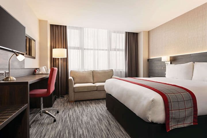 Ramada by Wyndham Leeds East Image 8