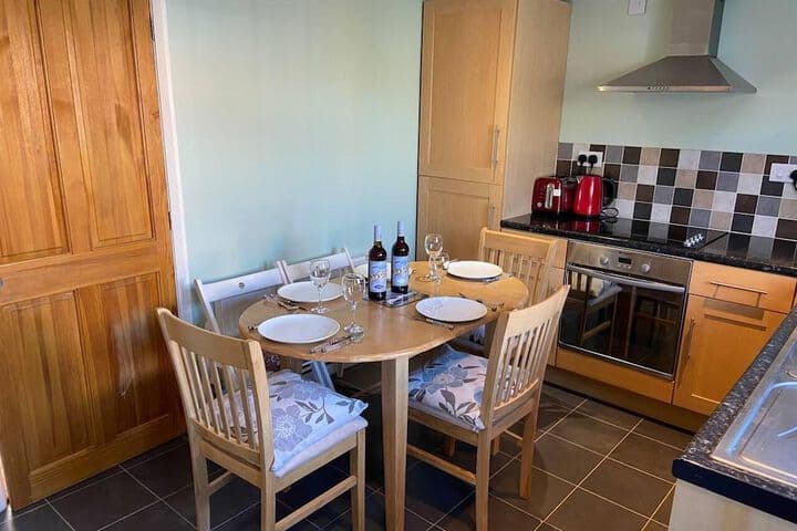 3 Bedroom Cottage Sleeps 5 Village Location Image 11