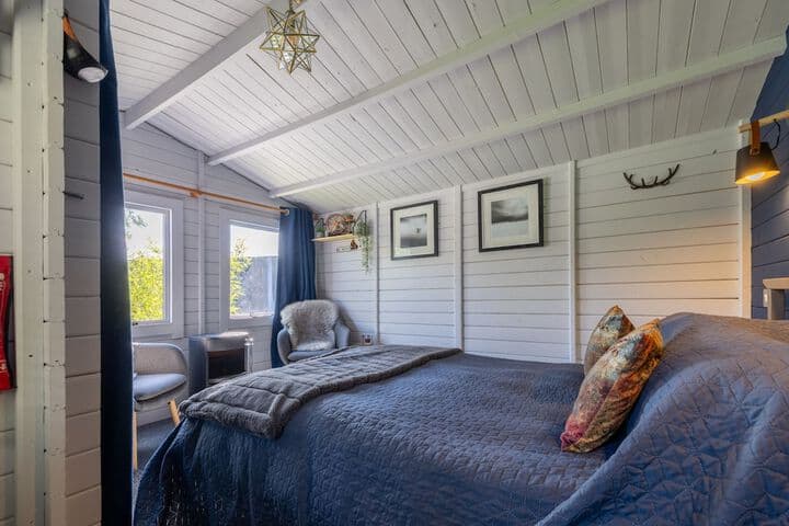 The Little Hide - Adult Only Camping Pods Image 9