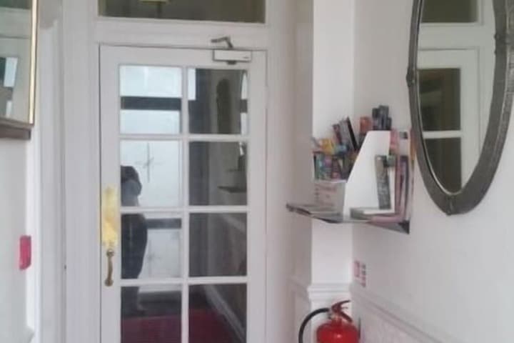 Diamonds Guest House Image 3