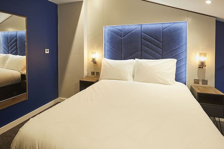 Roomzzz York City Image 8