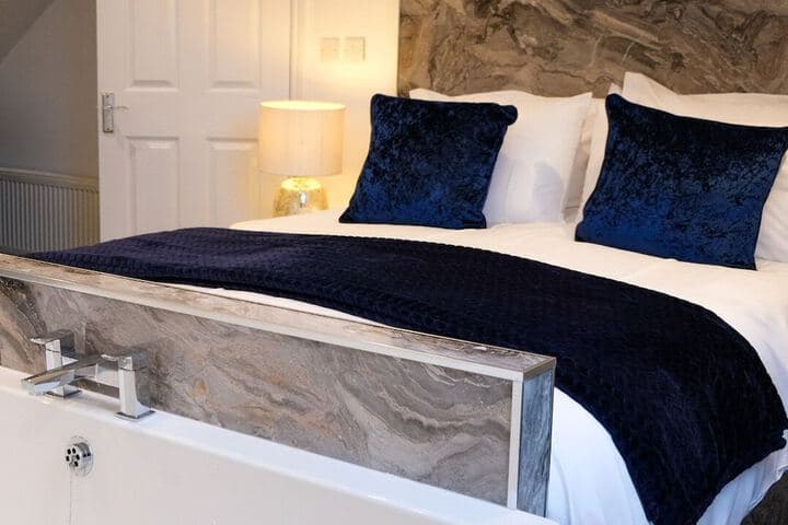 St Hildas Boutique Image 12