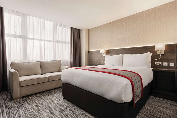 Ramada by Wyndham Leeds East Image 10