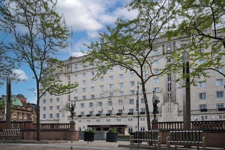 The Queens Hotel Image 2