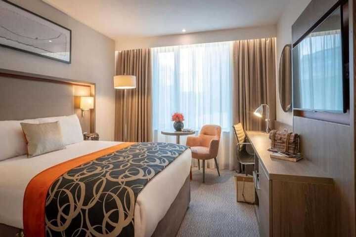 Clayton Hotel Leeds Image 11