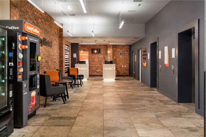 easyHotel Leeds Image 8