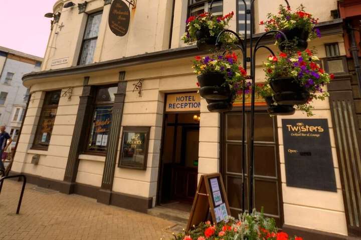 Dickens Bar and Inn Image 12