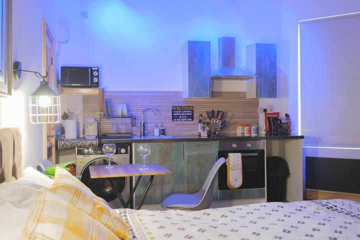 Industrial Studio Near Headingley Stadium Image 1