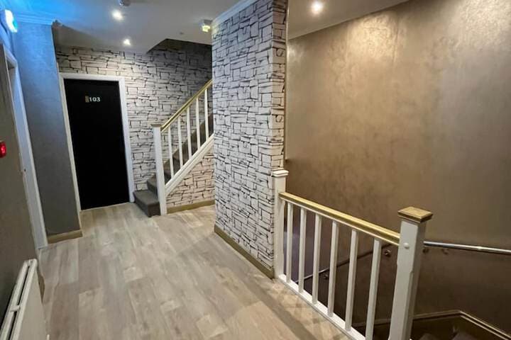 White Rose Hotel and Restaurant Image 3