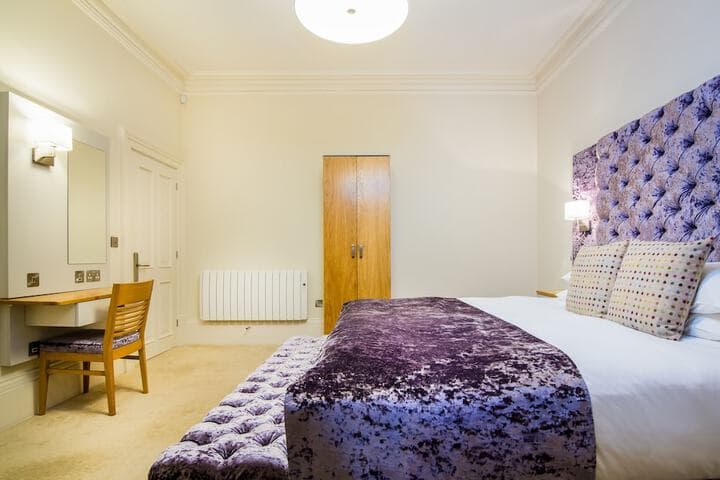 White Hart Hotel &  Apartments Image 11