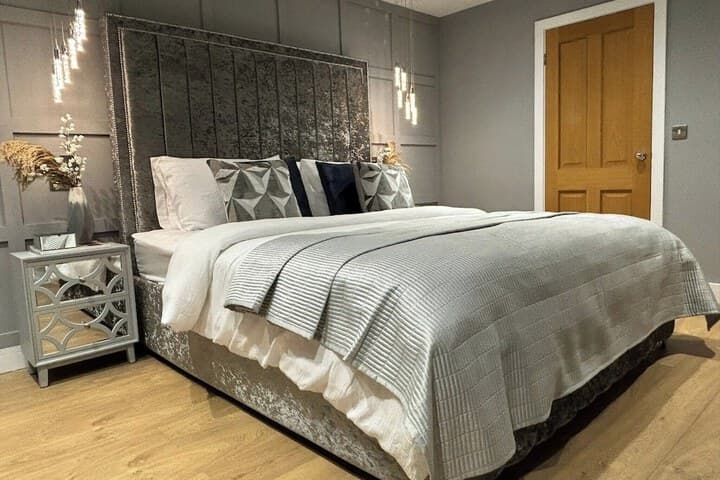 Sheffield-apartment-sleeps4-parking-hottub Image 3