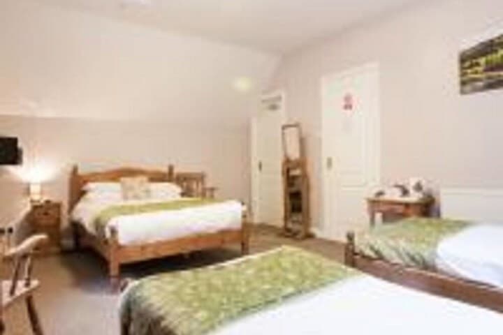 Ladybower Inn Image 5