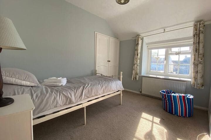 3 Bedroom Cottage Sleeps 5 Village Location Image 5