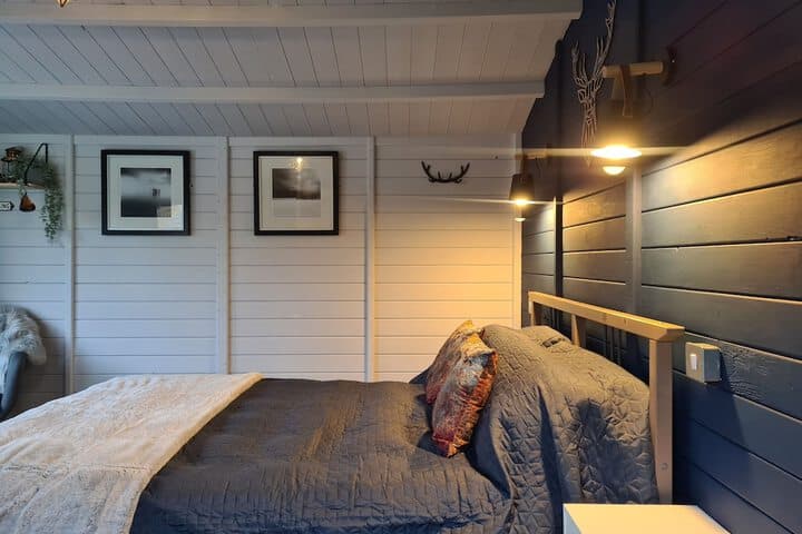 The Little Hide - Adult Only Camping Pods Image 4