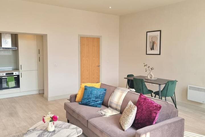 Leeds City Escape - Stylish Apartment Image 5