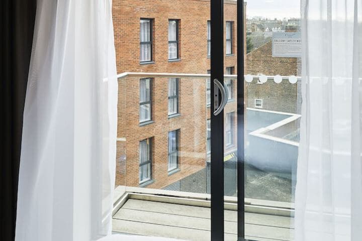 Roomzzz York City Image 12