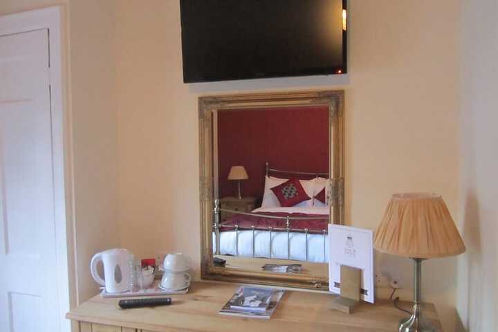 The Rose and Crown Image 9