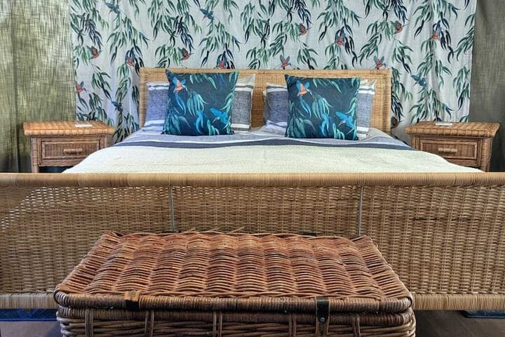 The Little Hide - Adult Only Camping Pods Image 11