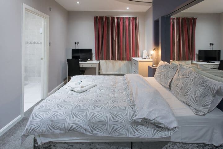 High Bank Hotel Image 9