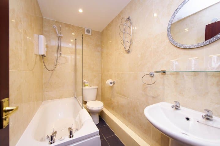 Delmont Hotel Image 5