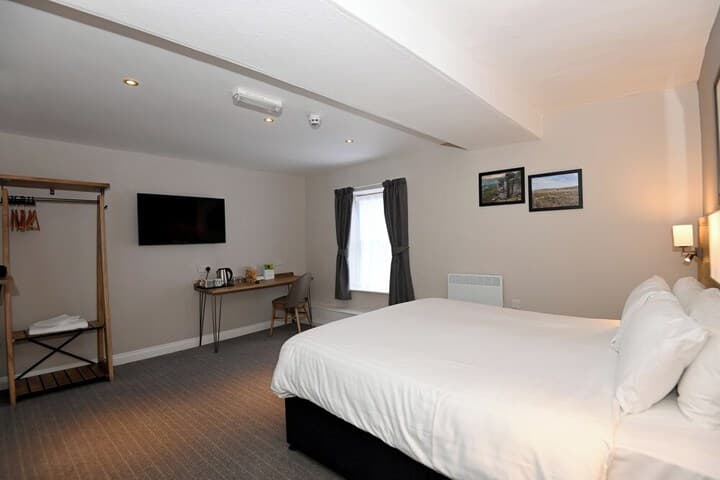 Wheatsheaf Baslow by Marstons Inns Image 8