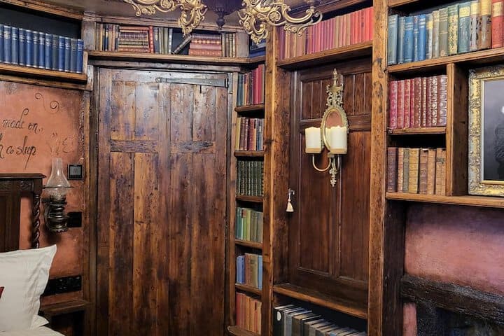 Hocus Pocus Tiny Hotel Image 8