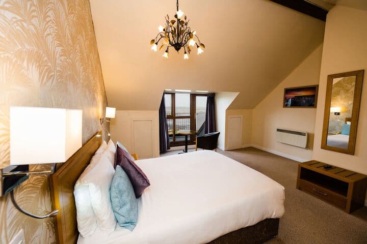 Grand Villa Heights Image 6