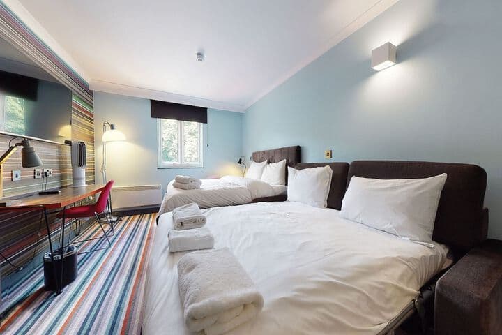 Village Hotel Leeds North Image 12