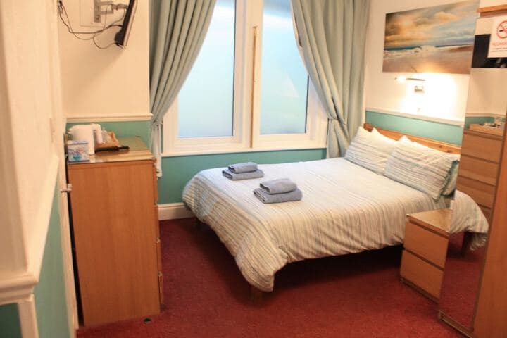 The Meltham Guesthouse Image 2