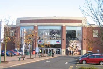 Private Shopping Tour from Leeds Hotels to Designer Outlet York - Tour in leeds