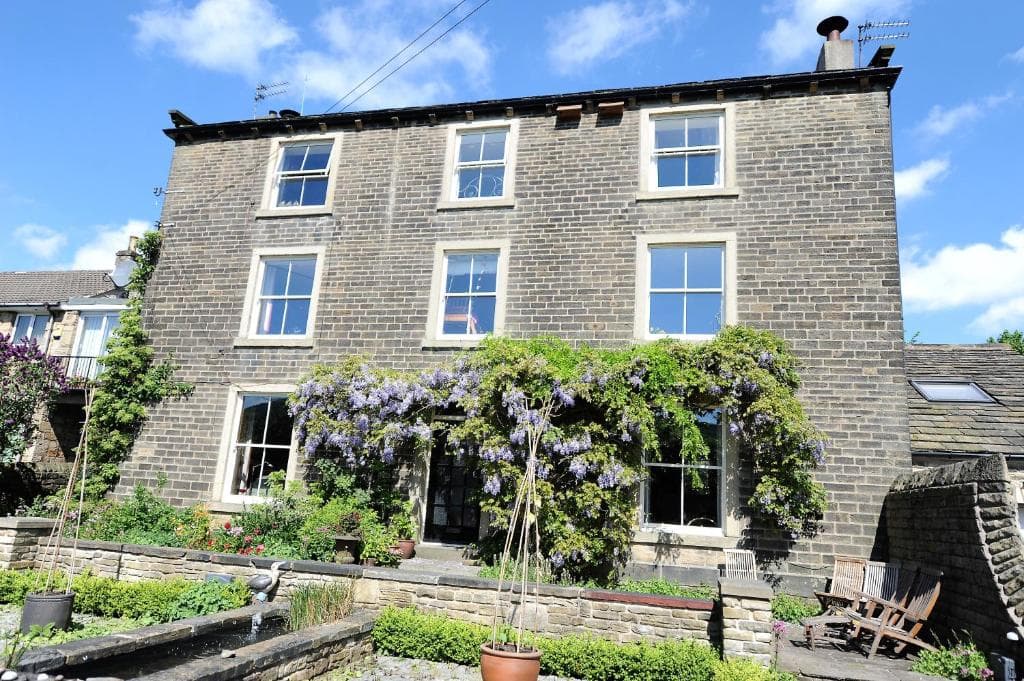 Accommodation at Burnlee House Apartment in holmfirth